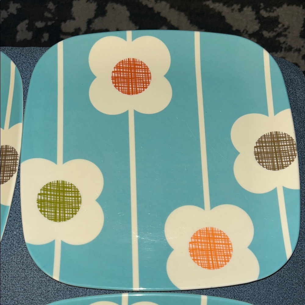 Orla Kiely Blue Floral Dinnerware Set of 4 melamine plates - Picture 4 of 15